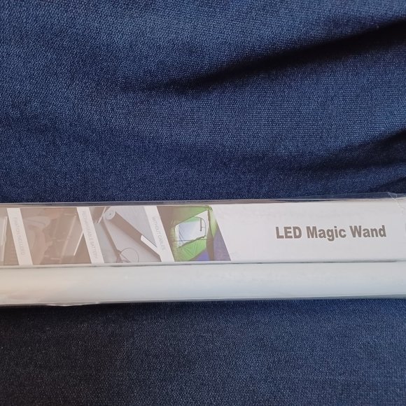 NEW USB Rechargeable Led Closet Light - Picture 2 of 4